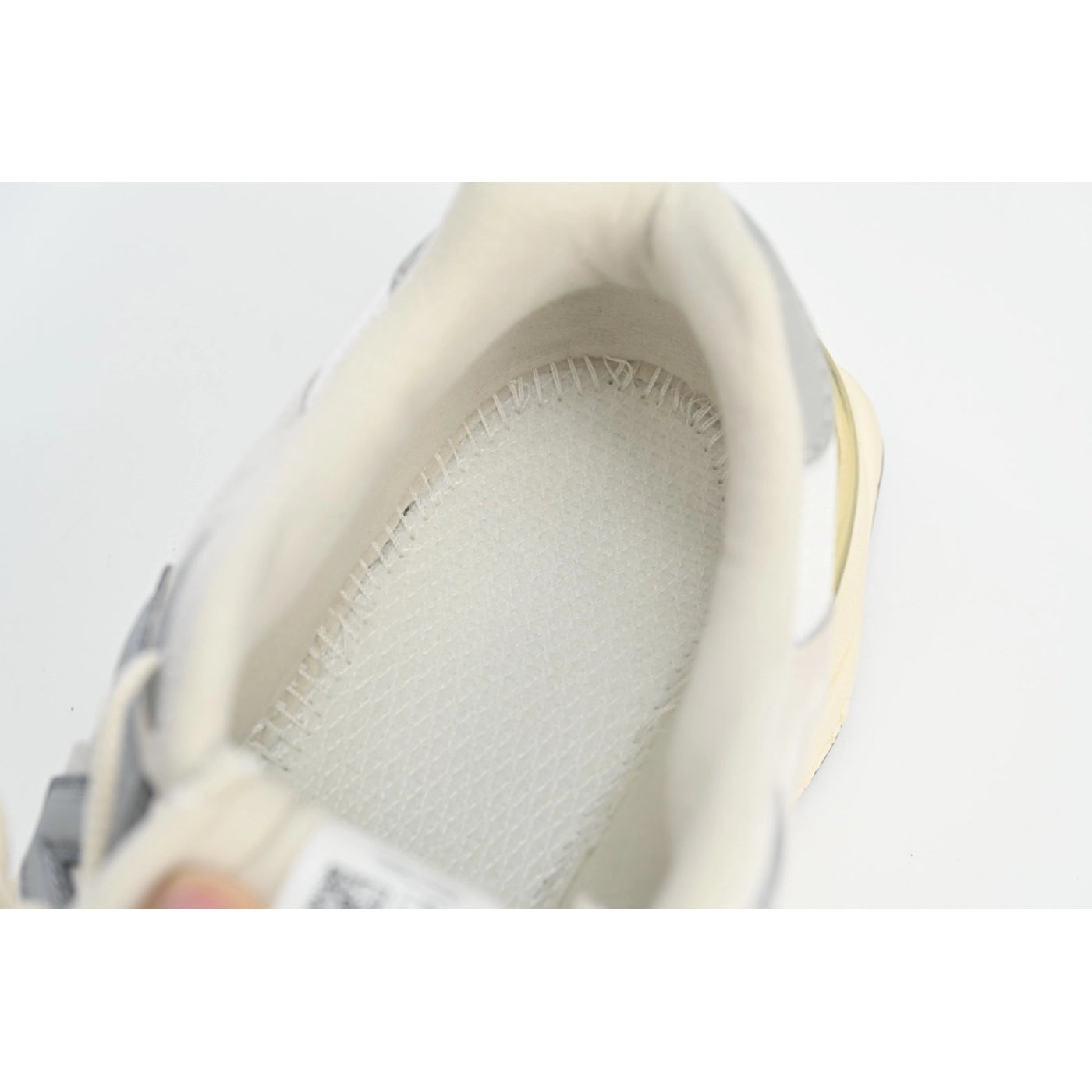 New Balance 9060 Pale