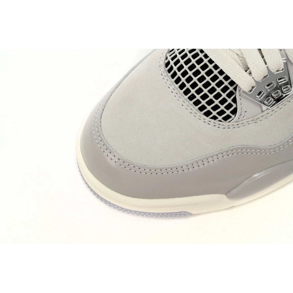 Jordan 4 Retro Frozen Moments